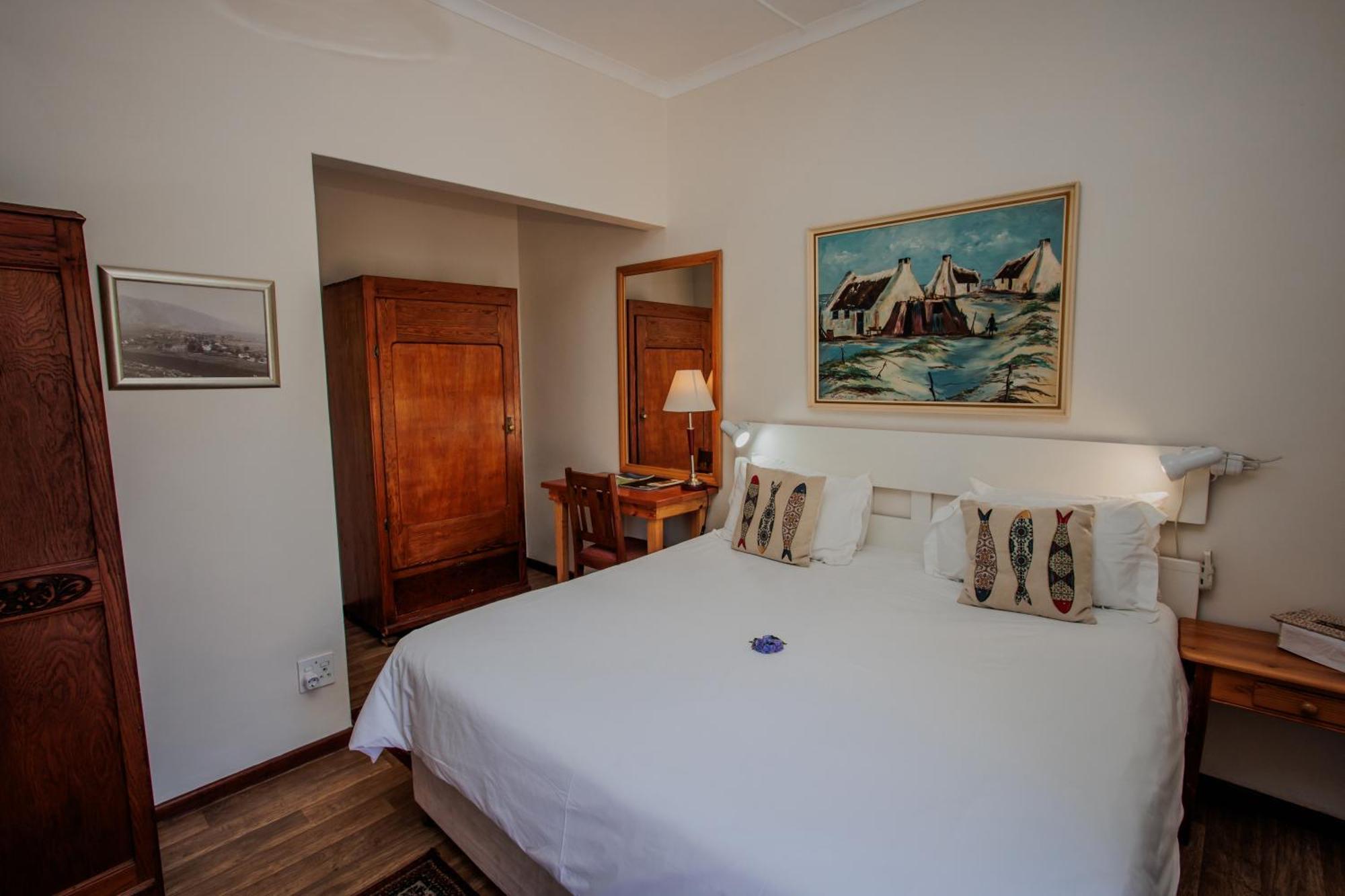 Aan De Oever Guesthouse Свелендам Екстер'єр фото